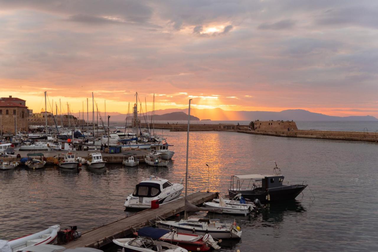 Destino Home Overlooking The Venetian Port Of Chania La Canée Extérieur photo
