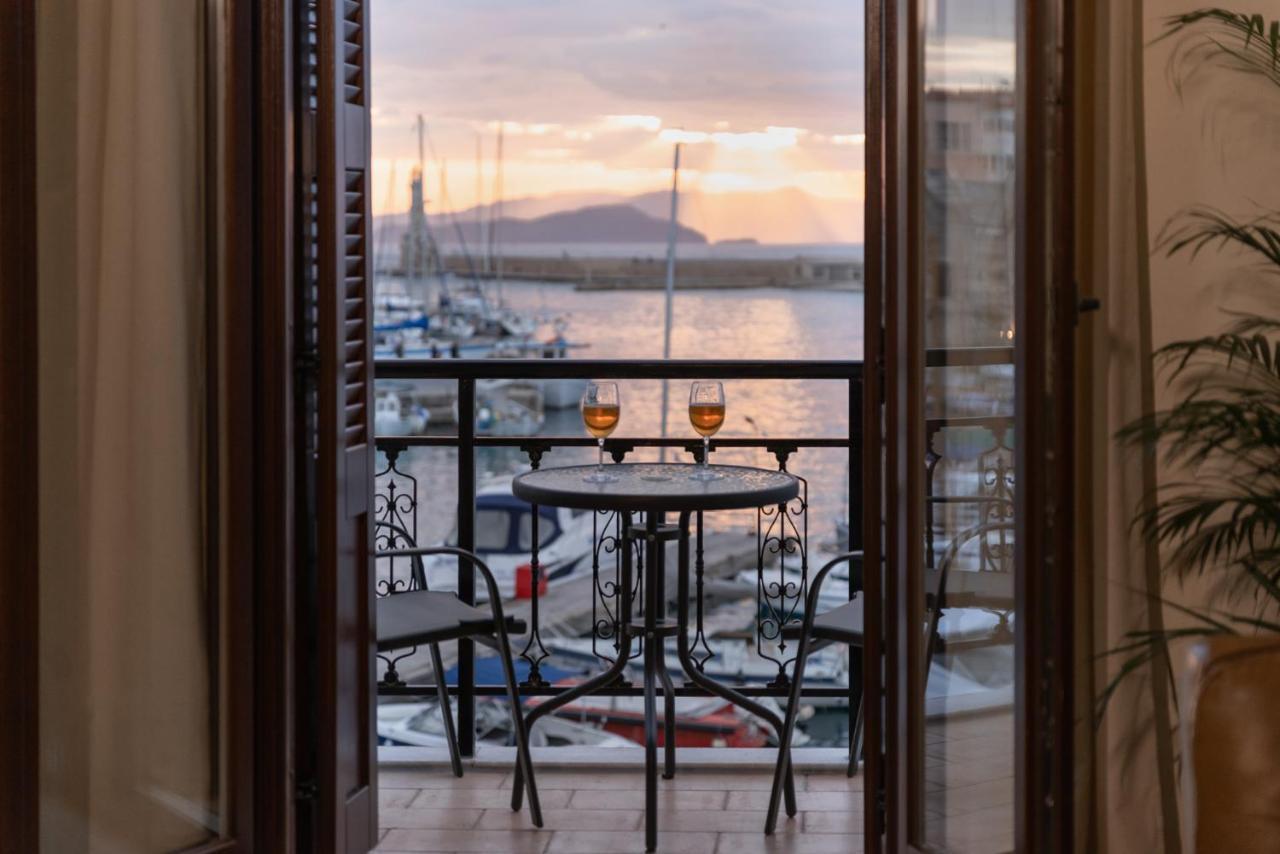 Destino Home Overlooking The Venetian Port Of Chania La Canée Extérieur photo