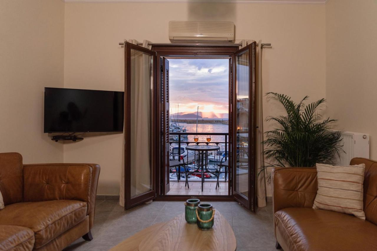 Destino Home Overlooking The Venetian Port Of Chania La Canée Extérieur photo